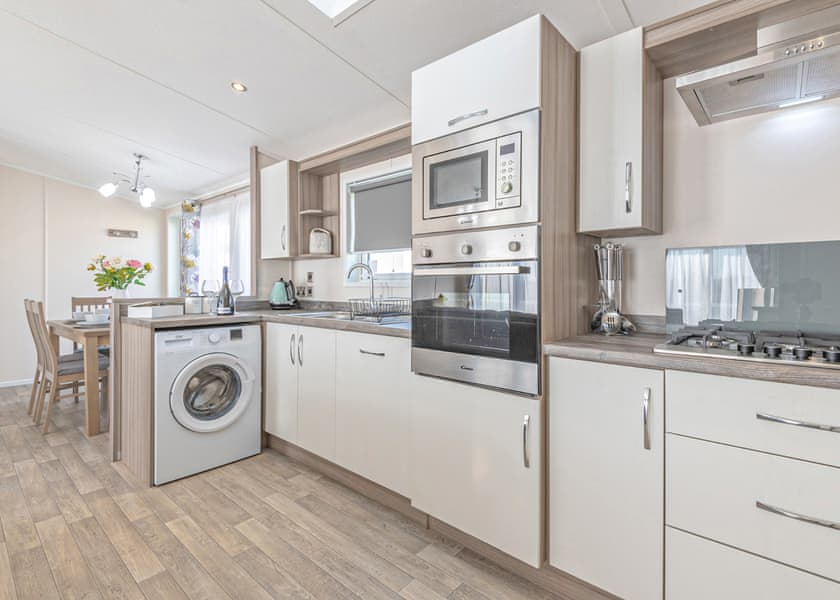 Swan Lake View Lodge - Marine Holiday Park, Rhyl