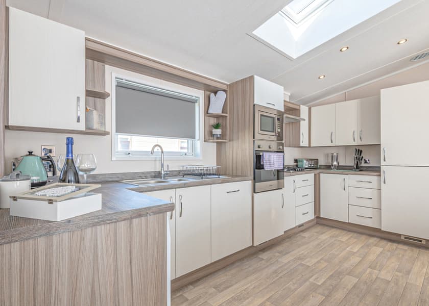 Swan Lake View Lodge - Marine Holiday Park, Rhyl