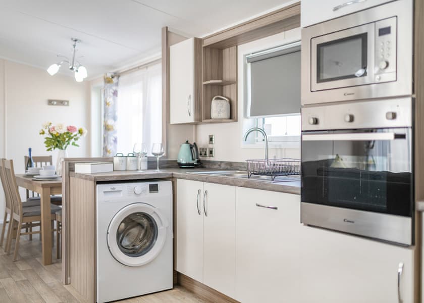 Swan Lake View Lodge - Marine Holiday Park, Rhyl