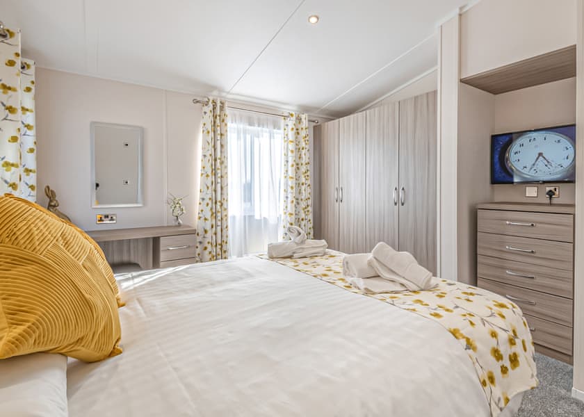 Swan Lake View Lodge - Marine Holiday Park, Rhyl