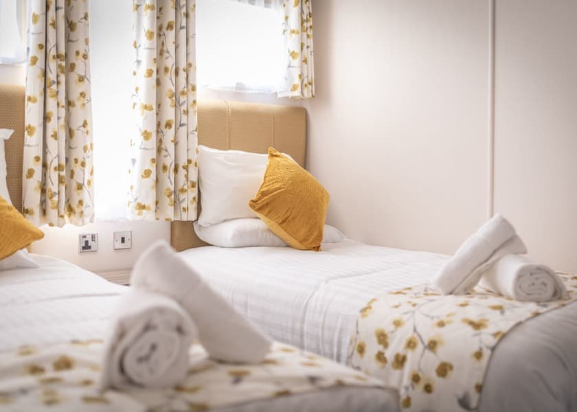 Swan Lake View Lodge - Marine Holiday Park, Rhyl