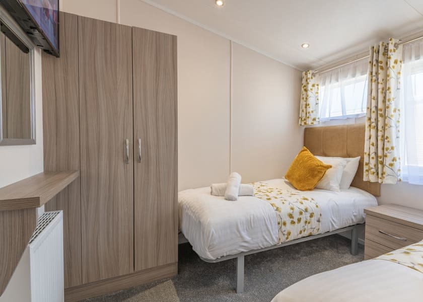 Swan Lake View Lodge - Marine Holiday Park, Rhyl