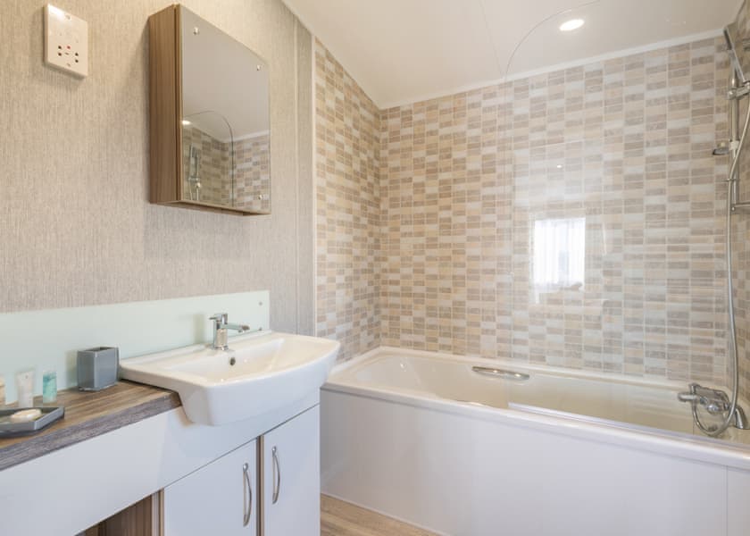 Swan Lake View Lodge - Marine Holiday Park, Rhyl