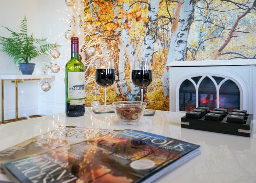 Lily’s Lodge - Meadow Lodges Woodbridge, Bredfield, Woodbridge