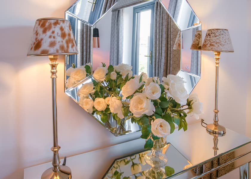 Lily’s Lodge - Meadow Lodges Woodbridge, Bredfield, Woodbridge