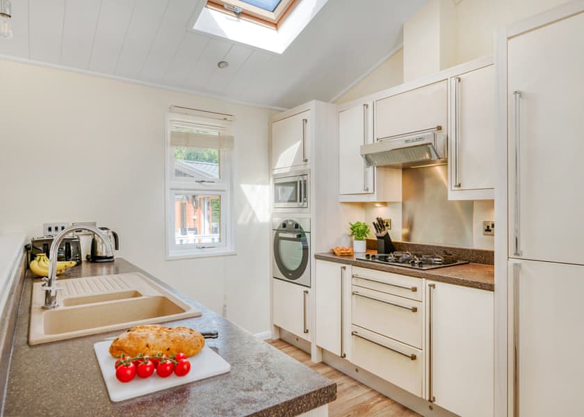 Select+2 - Merley Woodland Park, Wimborne, Nr Bournemouth