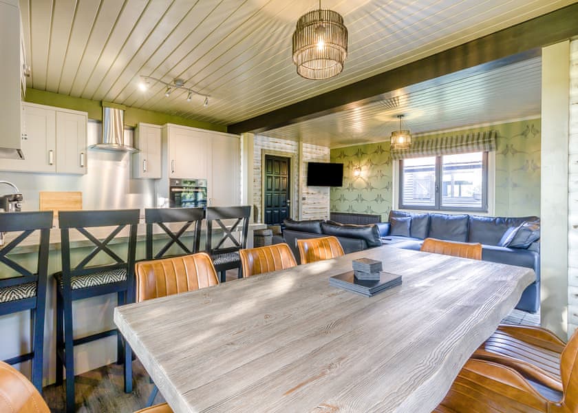 4 Bed Barn Hot Tub Pet Friendly - Messingham Lakes, Messingham