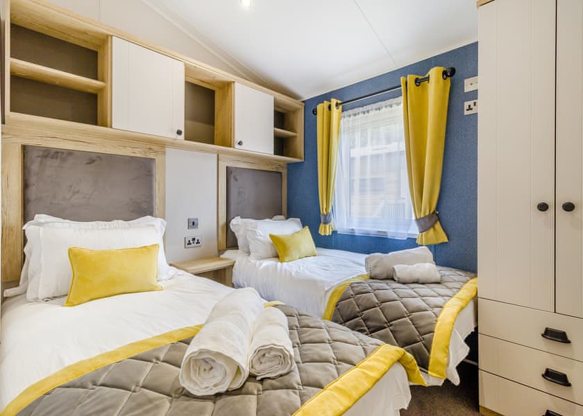 2 Bed Lux Garden Lodge Hot Tub - Messingham Lakes, Messingham