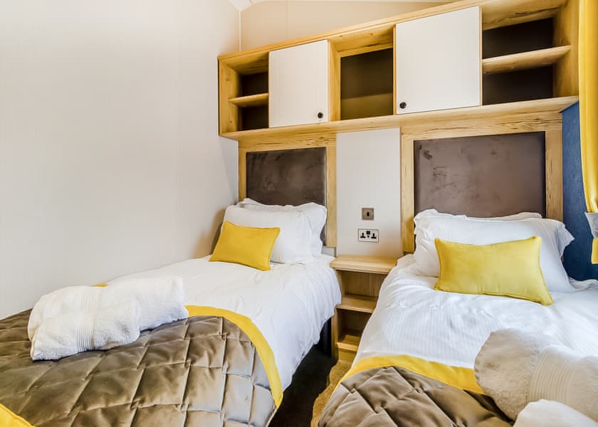 2 Bed Lux Garden Lodge Hot Tub - Messingham Lakes, Messingham