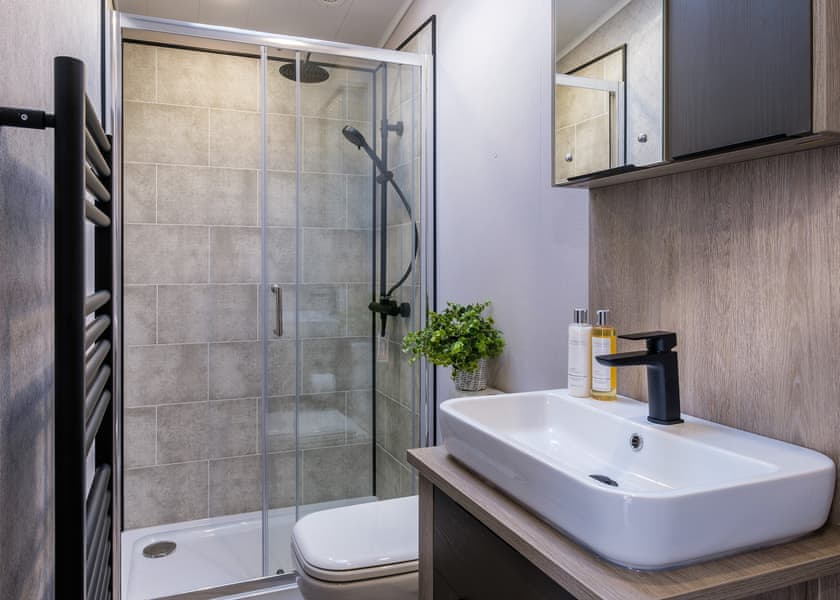 2 Bed Lux Garden Lodge Hot Tub - Messingham Lakes, Messingham