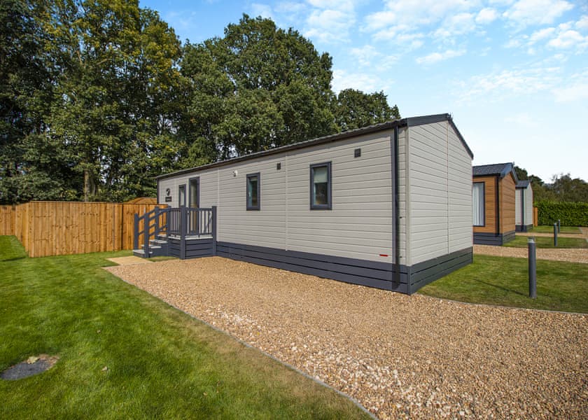 2 Bed Lux Garden Lodge Pet Friendly Hot Tub - Messingham Lakes, Messingham