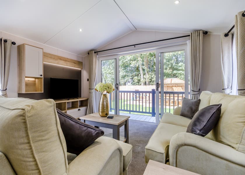 2 Bed Lux Garden Lodge Pet Friendly Hot Tub - Messingham Lakes, Messingham