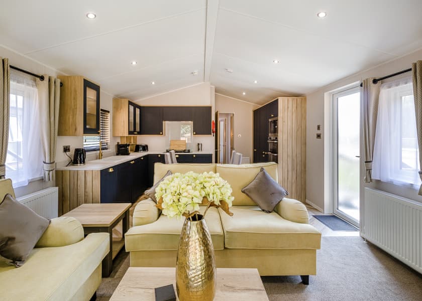 2 Bed Lux Garden Lodge Pet Friendly Hot Tub - Messingham Lakes, Messingham