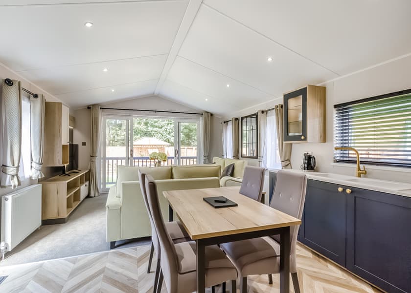 2 Bed Lux Garden Lodge Pet Friendly Hot Tub - Messingham Lakes, Messingham