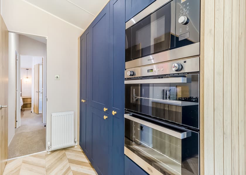 2 Bed Lux Garden Lodge Pet Friendly Hot Tub - Messingham Lakes, Messingham