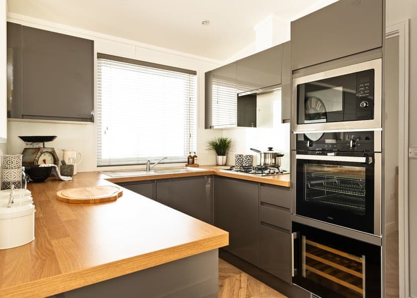 Signature - Midsomer Lodges, Midsomer House, East Compton