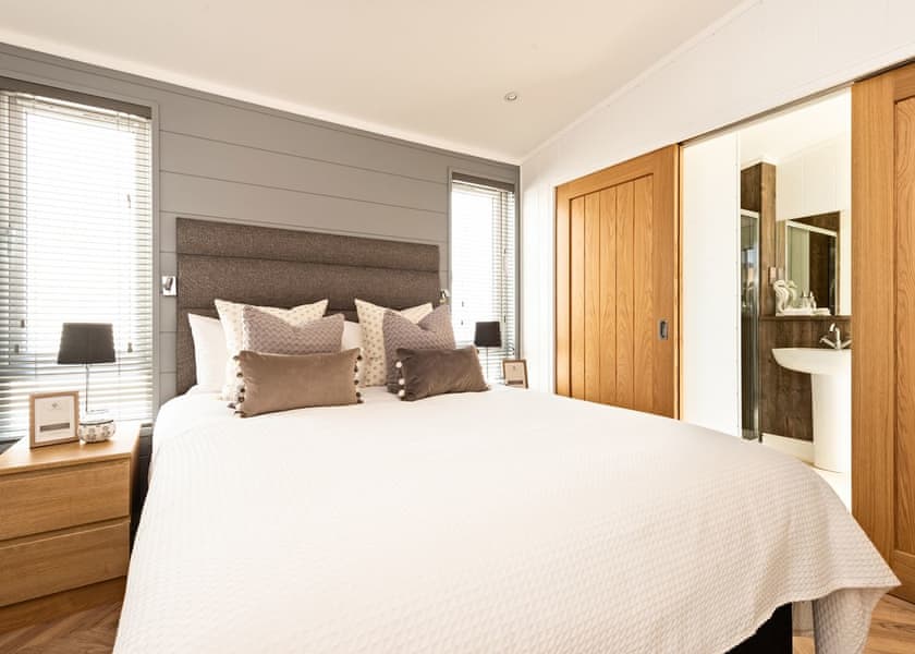 Signature - Midsomer Lodges, Midsomer House, East Compton