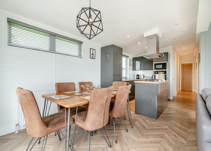 Tor View - Midsomer Lodges, Midsomer House, East Compton