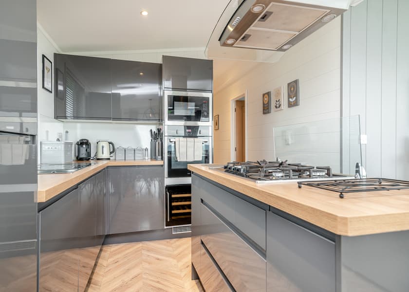 Tor View - Midsomer Lodges, Midsomer House, East Compton