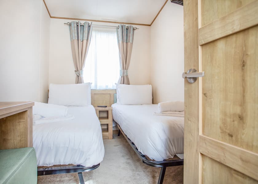 Indulgent 6 Berth Caravan Hot Tub (Pet) - Mill Rythe Coastal Village, Hayling Island