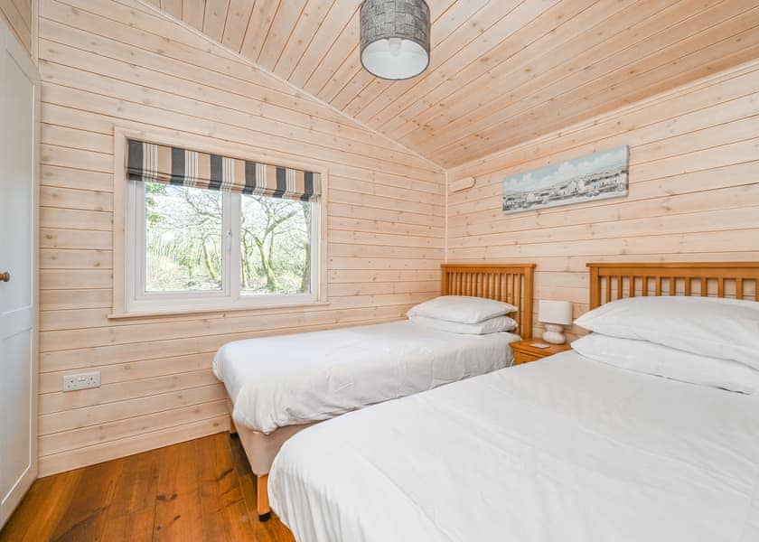 Bluebell Fishing Lodge - Notter Bridge Holiday Park, Notter Bridge, Saltash