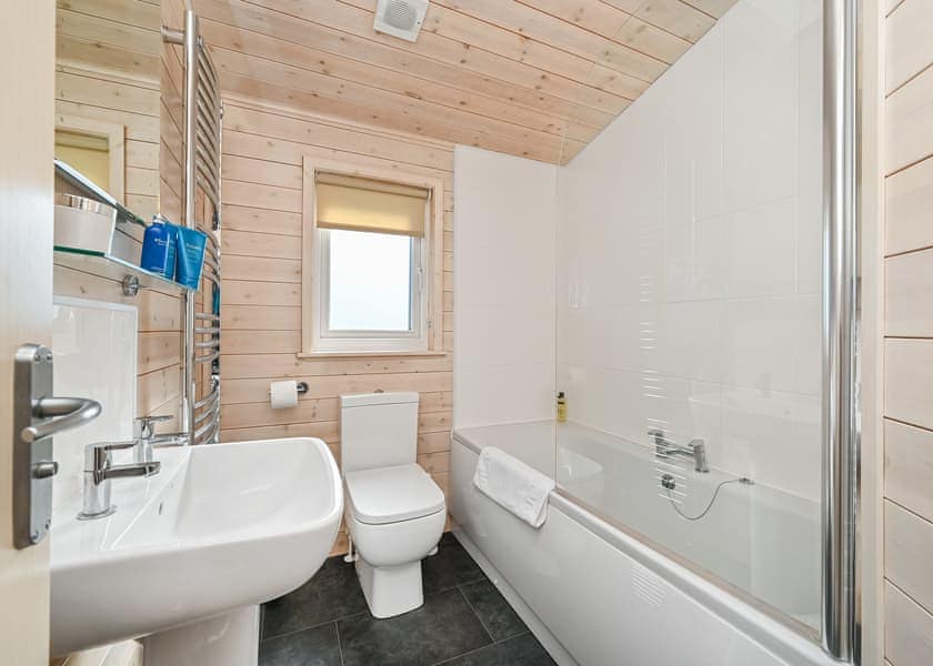 Bluebell Fishing Lodge - Notter Bridge Holiday Park, Notter Bridge, Saltash