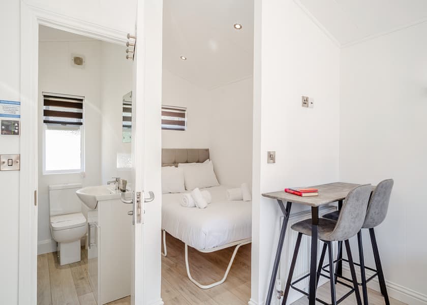 Ensuite Glamping Studio Lodge – Anglers Roost - Notter Bridge Holiday Park, Notter Bridge, Saltash