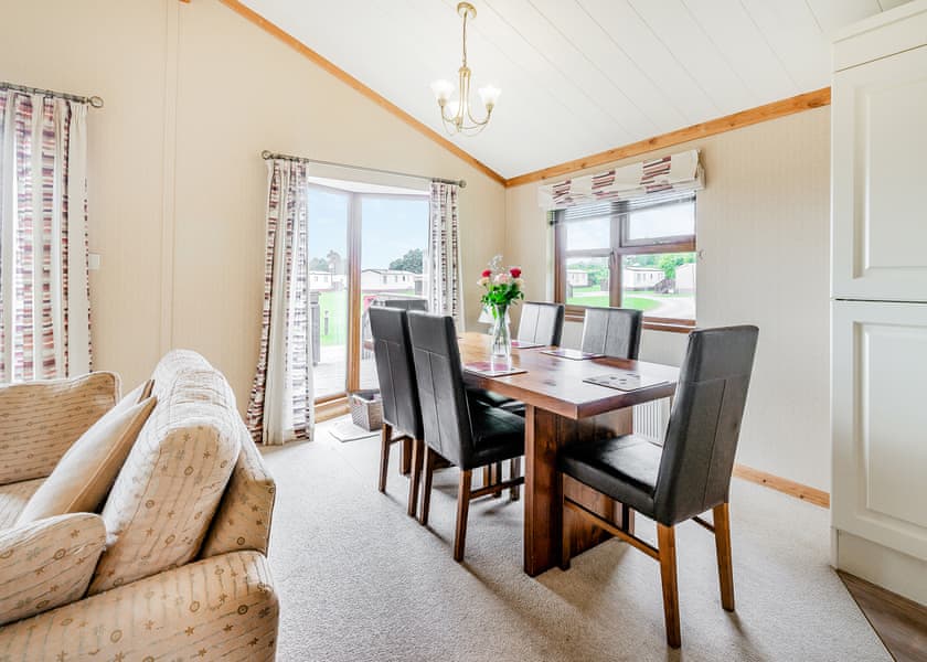 Lintrathen Lodge - Nethercraig Holiday Park, Alyth, Perthshire