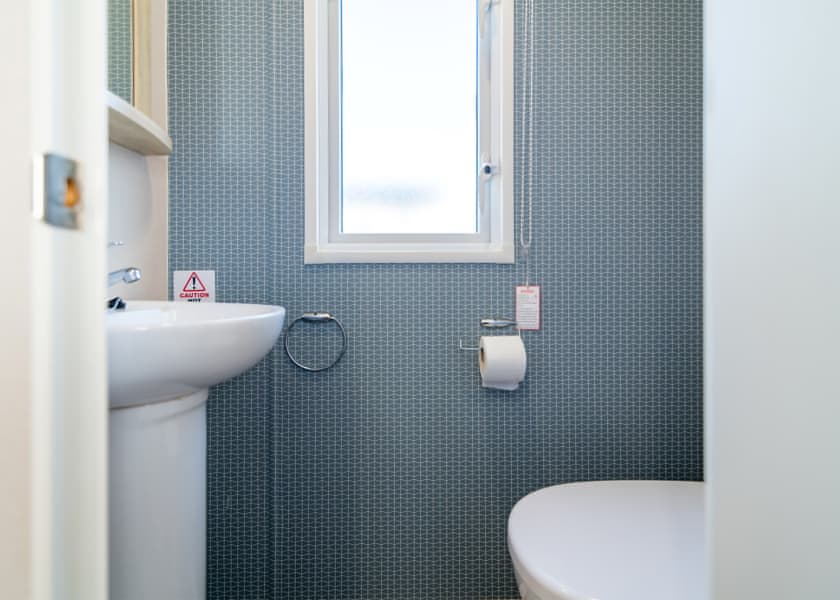 Gold Plus 2 Slps 6 (Decking)(Pet) - Newhaven, Newhaven, Nr Buxton