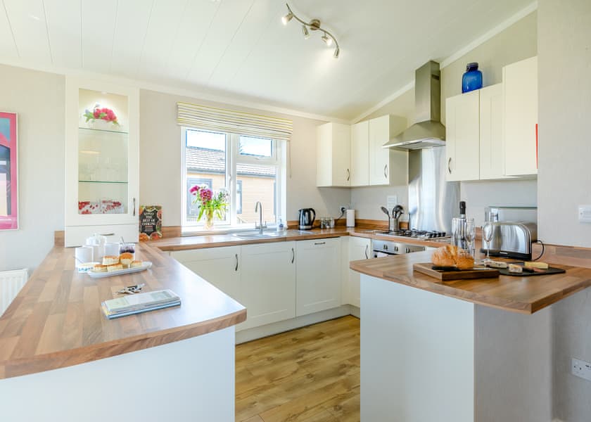 Willow Lodge - New Oaks Farm Lodges, West Lydford, Nr Glastonbury