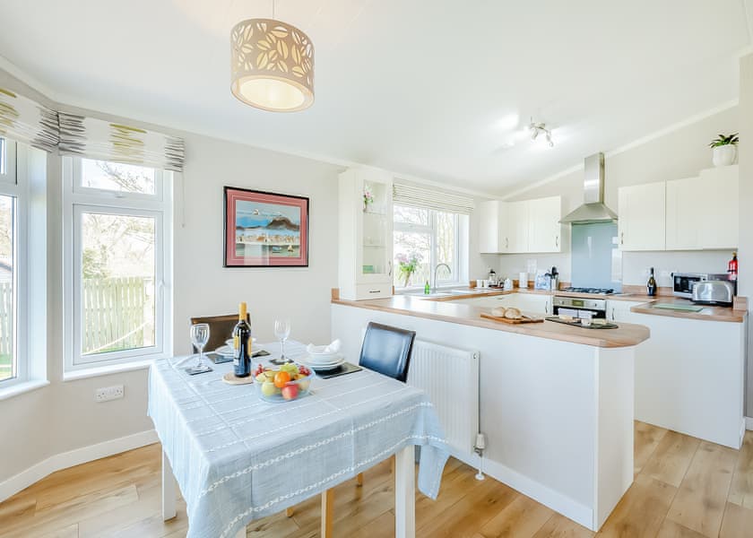 Maple Lodge - New Oaks Farm Lodges, West Lydford, Nr Glastonbury