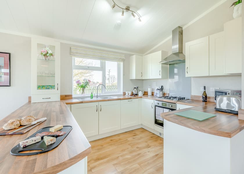 Maple Lodge - New Oaks Farm Lodges, West Lydford, Nr Glastonbury