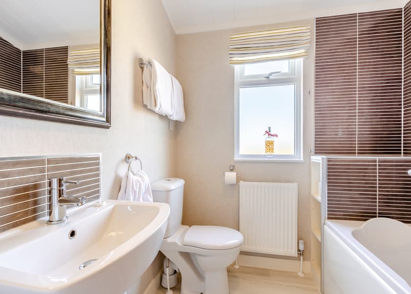 Ash Lodge - New Oaks Farm Lodges, West Lydford, Nr Glastonbury