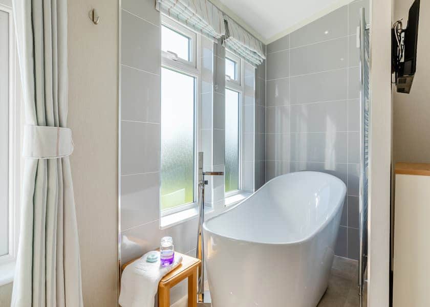 Chestnut Lodge - New Oaks Farm Lodges, West Lydford, Nr Glastonbury