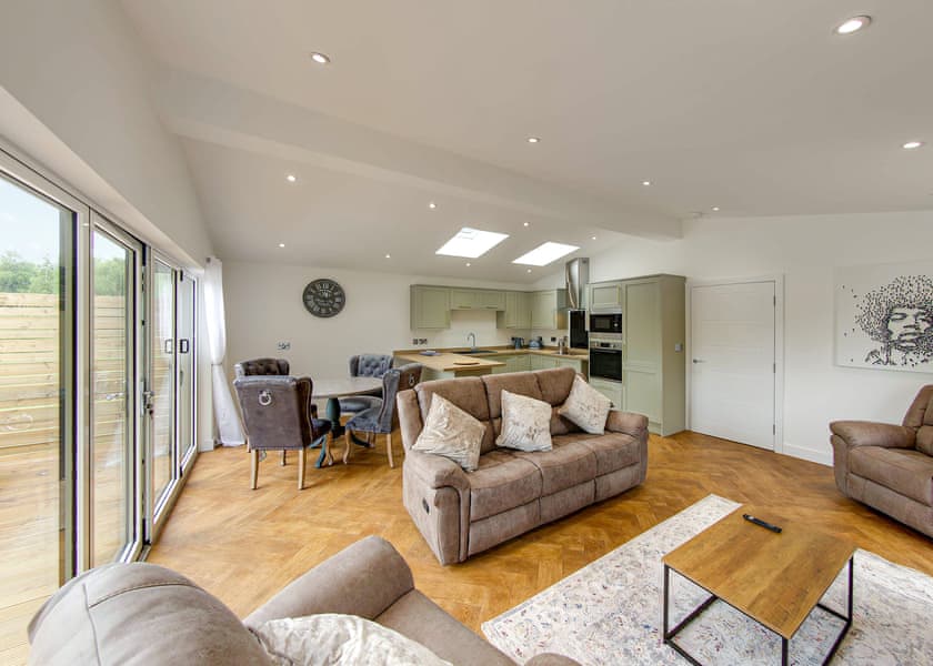 Bullfinch Lodge - Noahs Retreat, Laceby