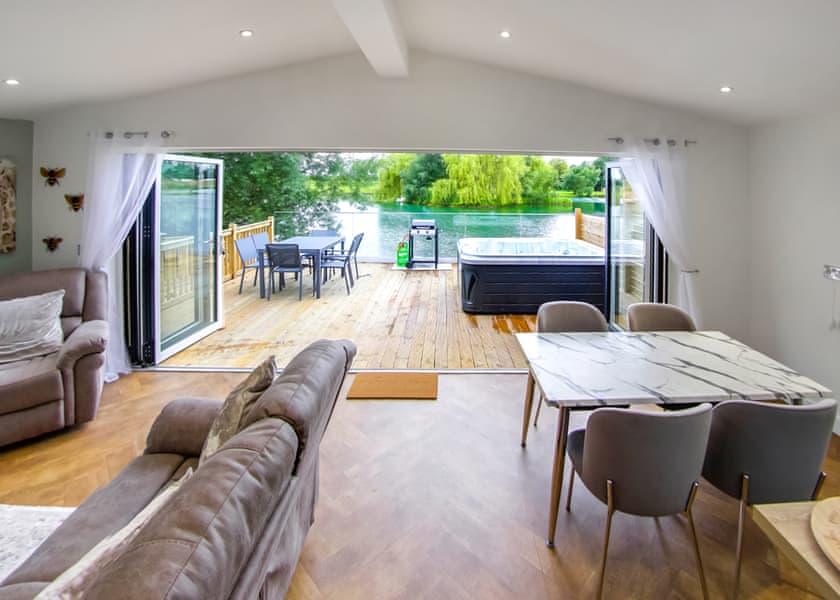 Bullfinch Lodge - Noahs Retreat, Laceby