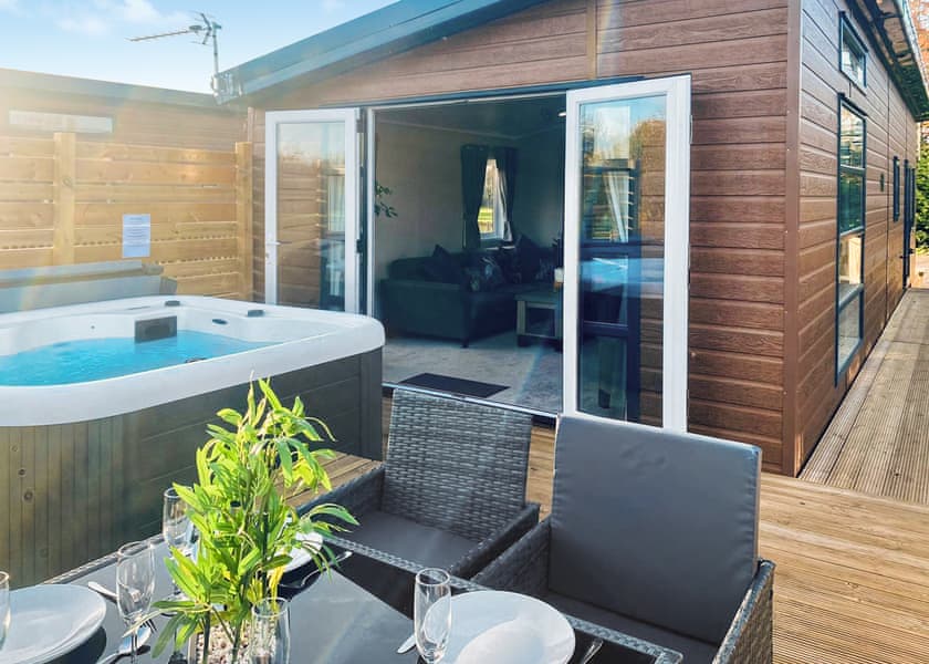 Whimbrel Lakeside Lodge - Noahs Retreat, Laceby