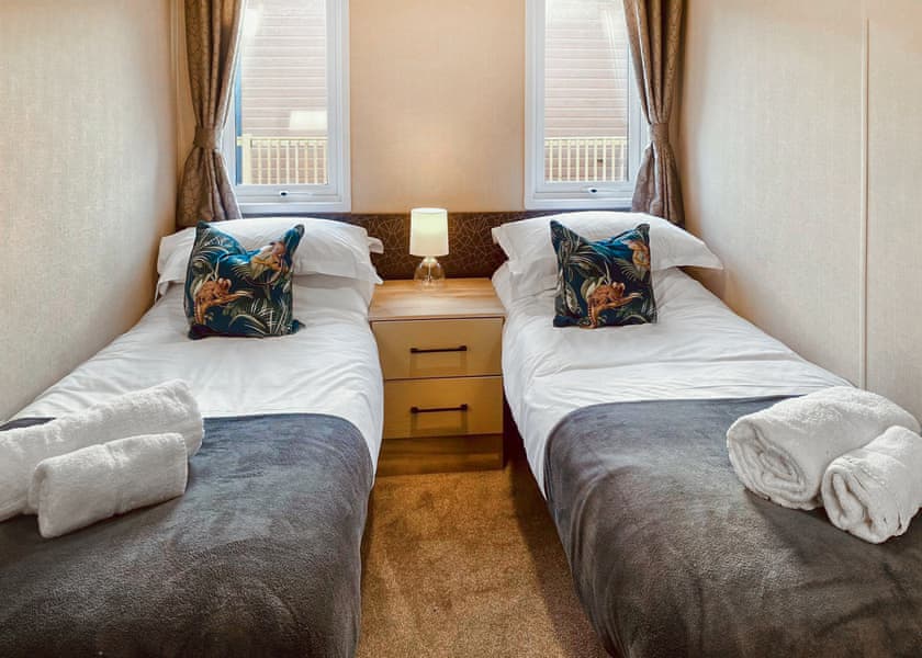 Whimbrel Lakeside Lodge - Noahs Retreat, Laceby