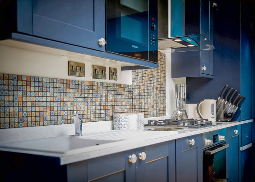 Well-equipped fitted kitchen | The Fez - North Star Sanctum, Fitling, near Hornsea