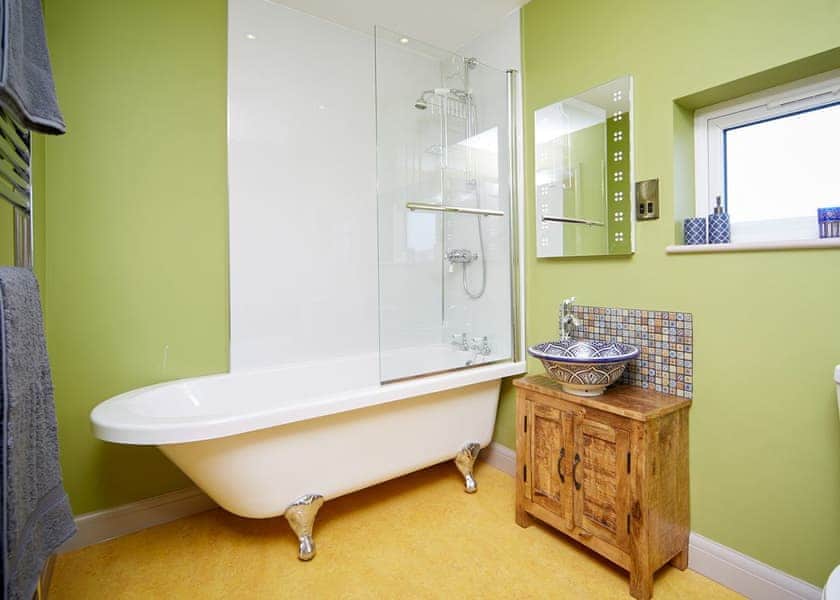 En-suite Bathroom with shower over bath | The Raj - North Star Sanctum, Fitling, near Hornsea