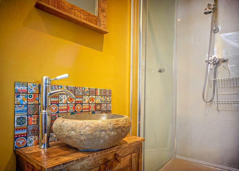 Attractive shower room | Madagascar - North Star Sanctum, Fitling, near Hornsea