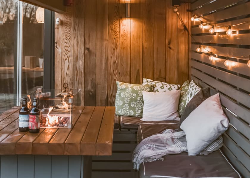 Oak Tree - Nant-y-Coed Lodges, Mochdre, Newtown