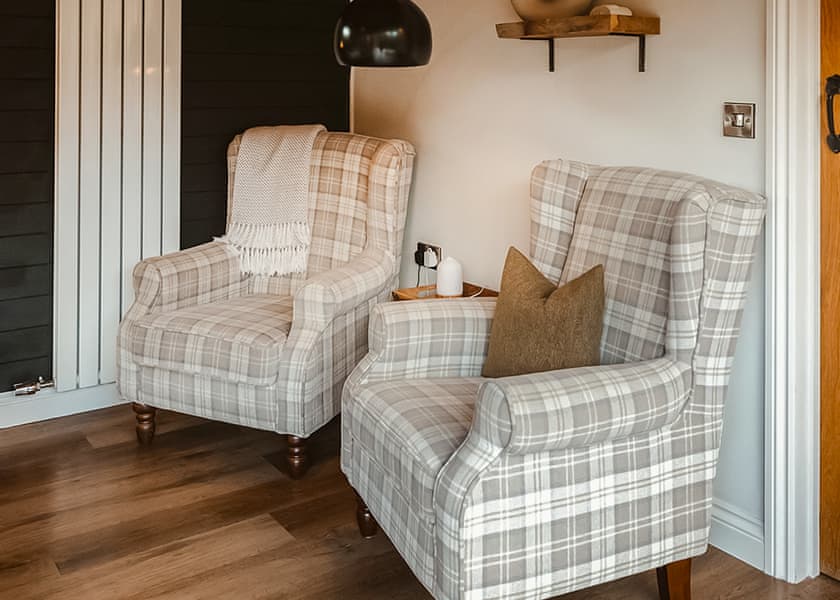 Oak Tree - Nant-y-Coed Lodges, Mochdre, Newtown