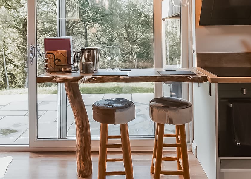 Oak Tree - Nant-y-Coed Lodges, Mochdre, Newtown