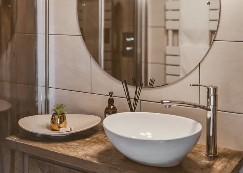 Oak Tree - Nant-y-Coed Lodges, Mochdre, Newtown