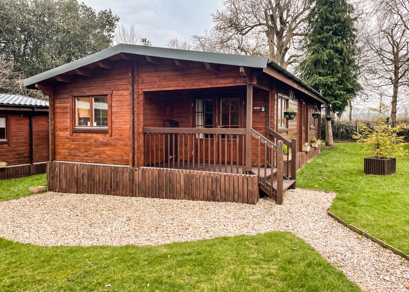 Fir Tree Lodge - Oathill Farm Lodges, Crewkerne