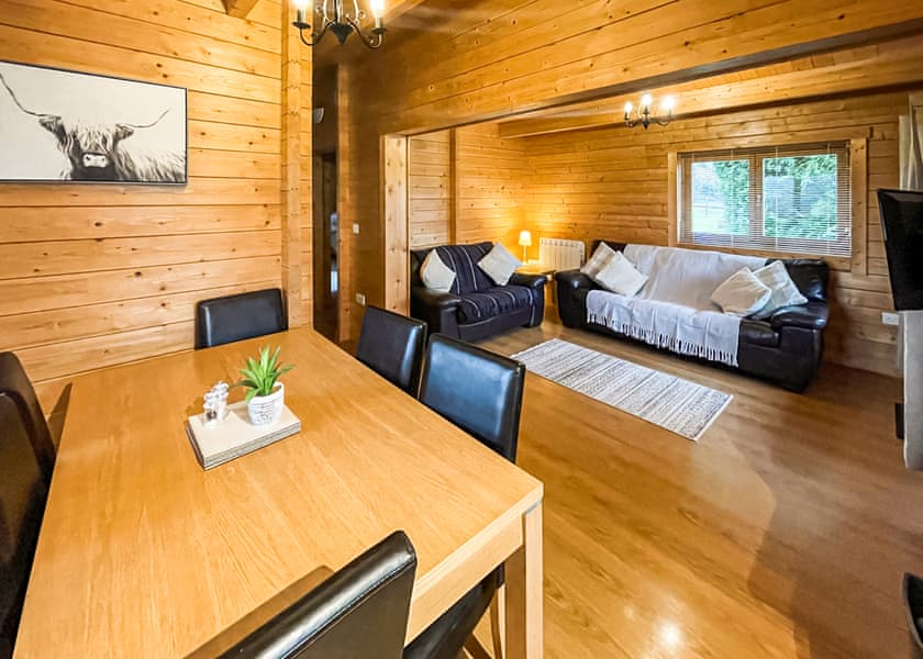 Cherry Tree Lodge - Oathill Farm Lodges, Crewkerne
