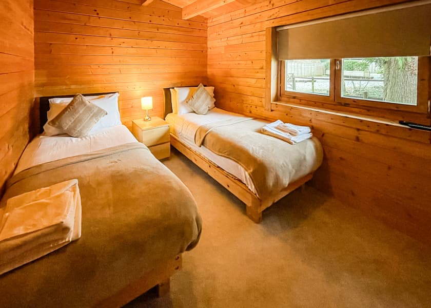 Cherry Tree Lodge - Oathill Farm Lodges, Crewkerne