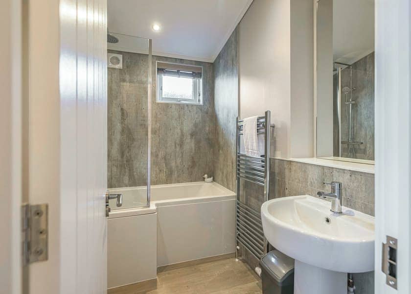 Waterfront Casa Di Lusso Hot Tub Lodge - Oban Holiday Park, Oban
