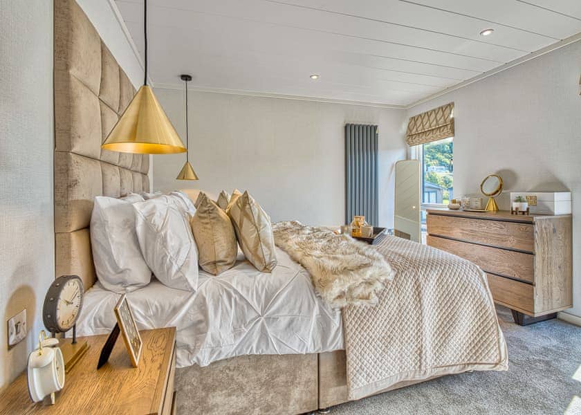 Waterfront Aurora Hot Tub Lodge - Oban Holiday Park, Oban